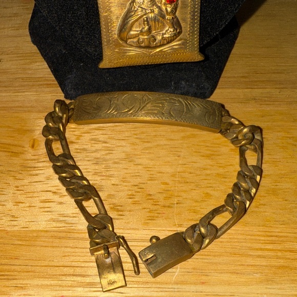 Gold Pendant Necklace and Bracelet Set - Picture 3 of 13